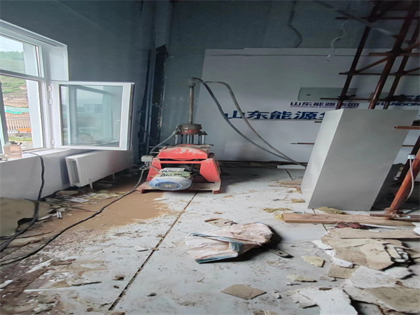 铜鼓地基基础下沉墙体裂缝加固注浆顶升施工